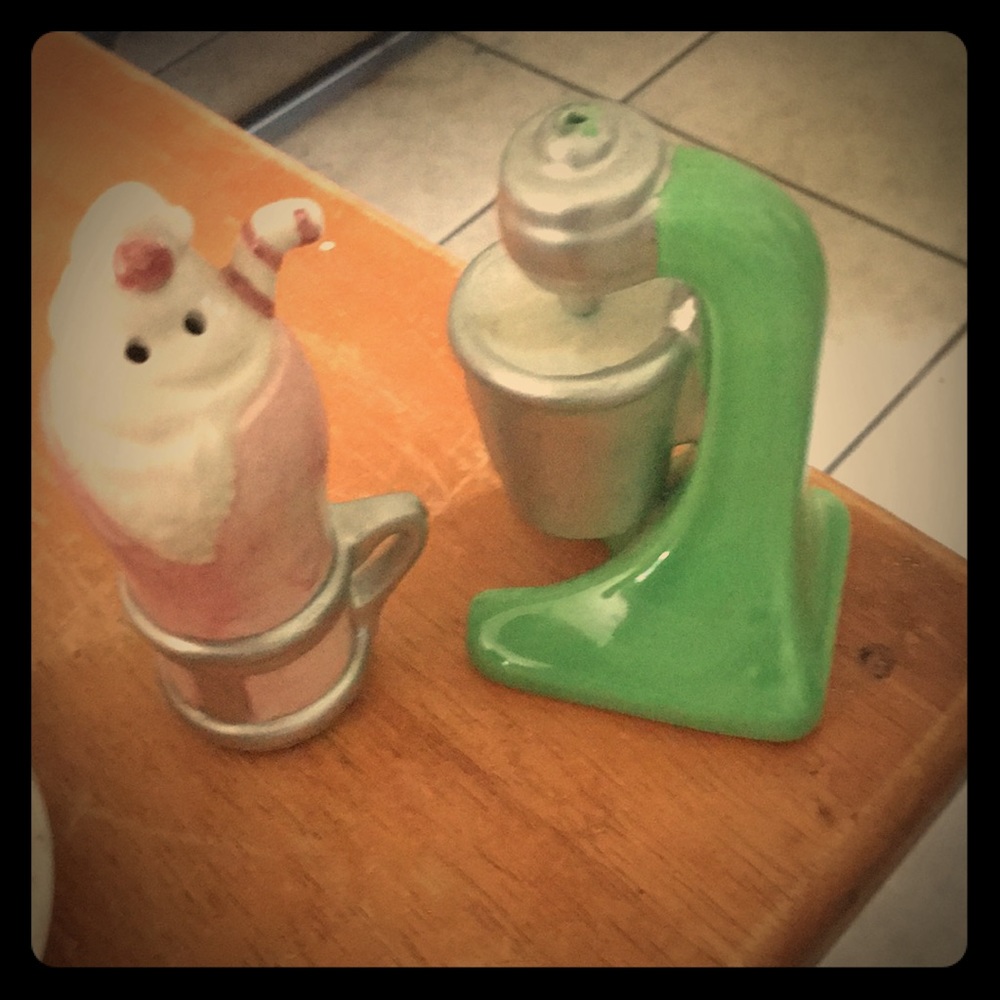 Salt and pepper shaker